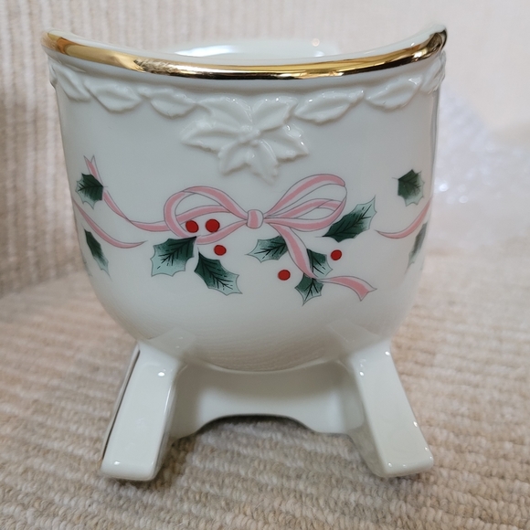 LIKE NEW! IOB Mikasa Porcelain Ribbon Holly Sleigh FK017 Ivory Color With Box - Picture 5 of 15